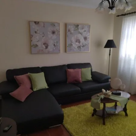 Maison Saint Sauveur In 2 *